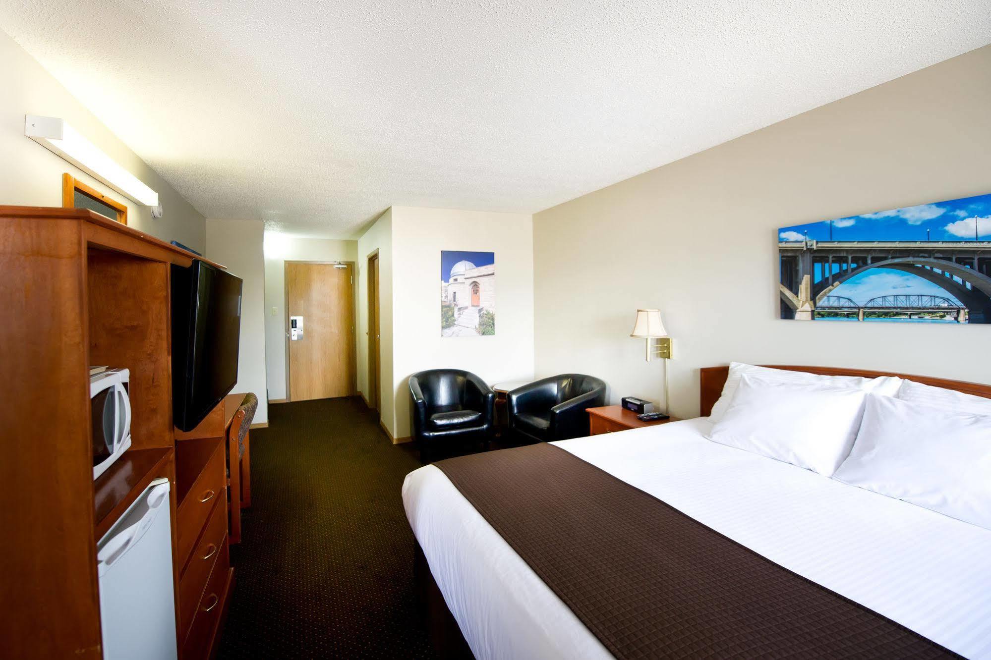 Riviera Motor Inn サスカトゥーン エクステリア 写真